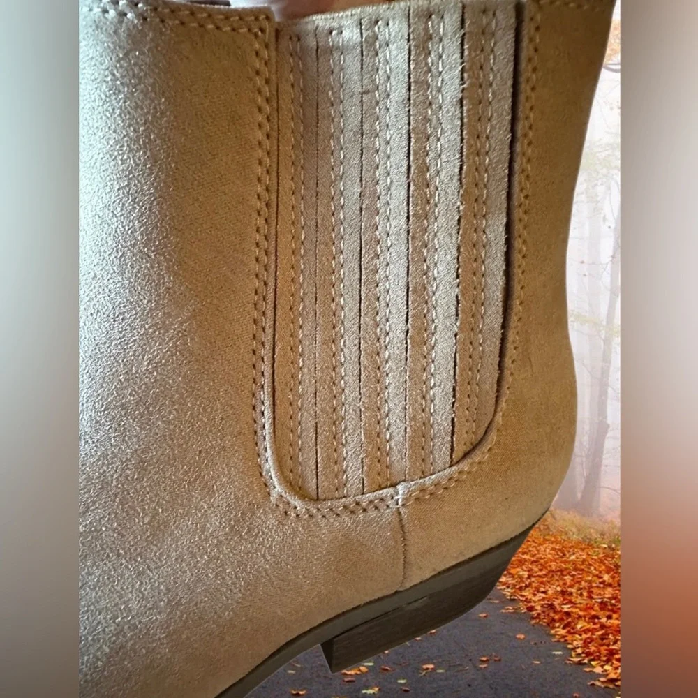 Universal Thread Tan Faux Suede “Alena” Ankle Boots with Memory Foam- Sz 7  NWT